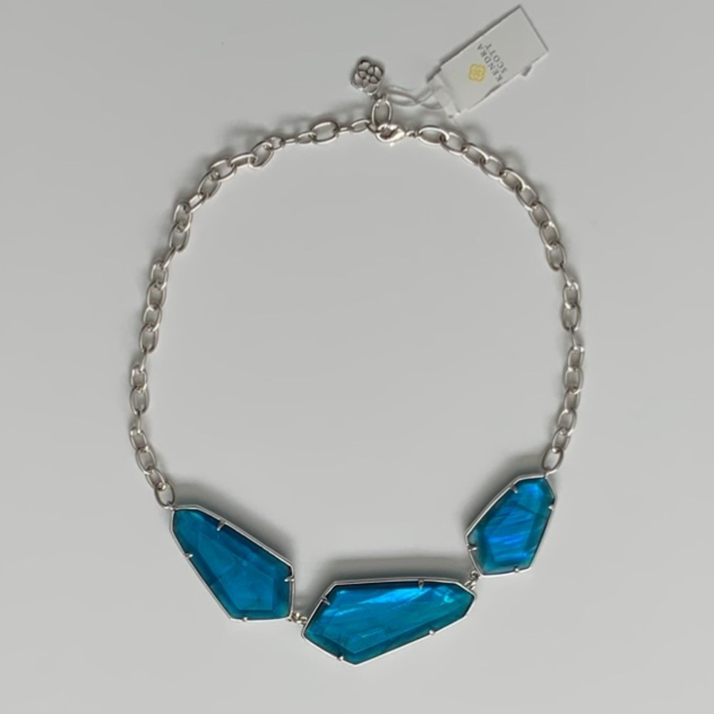 KENDRA SCOTT Violet Statement Necklace in Peacock Blue Illusion